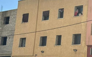 وحدات صناعية تحولت إلى سكن عائلي بالمنطقة الصناعية في بنسليمان