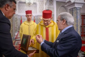 الجواهري والي بنك المغرب يحرج الحكومة أمام الملك 