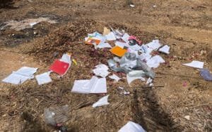 صورة للأزبال متراكمة اليوم الاثنين 